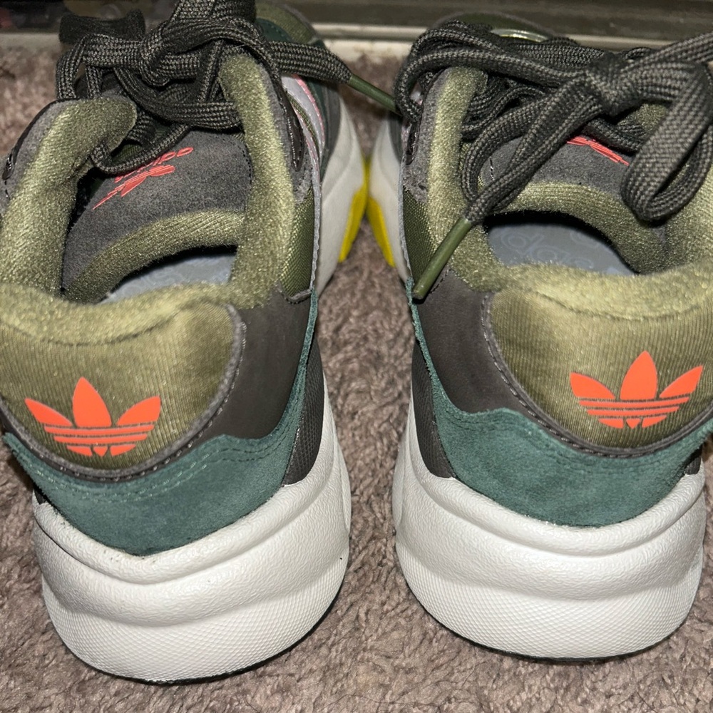 Adidas Sneakers